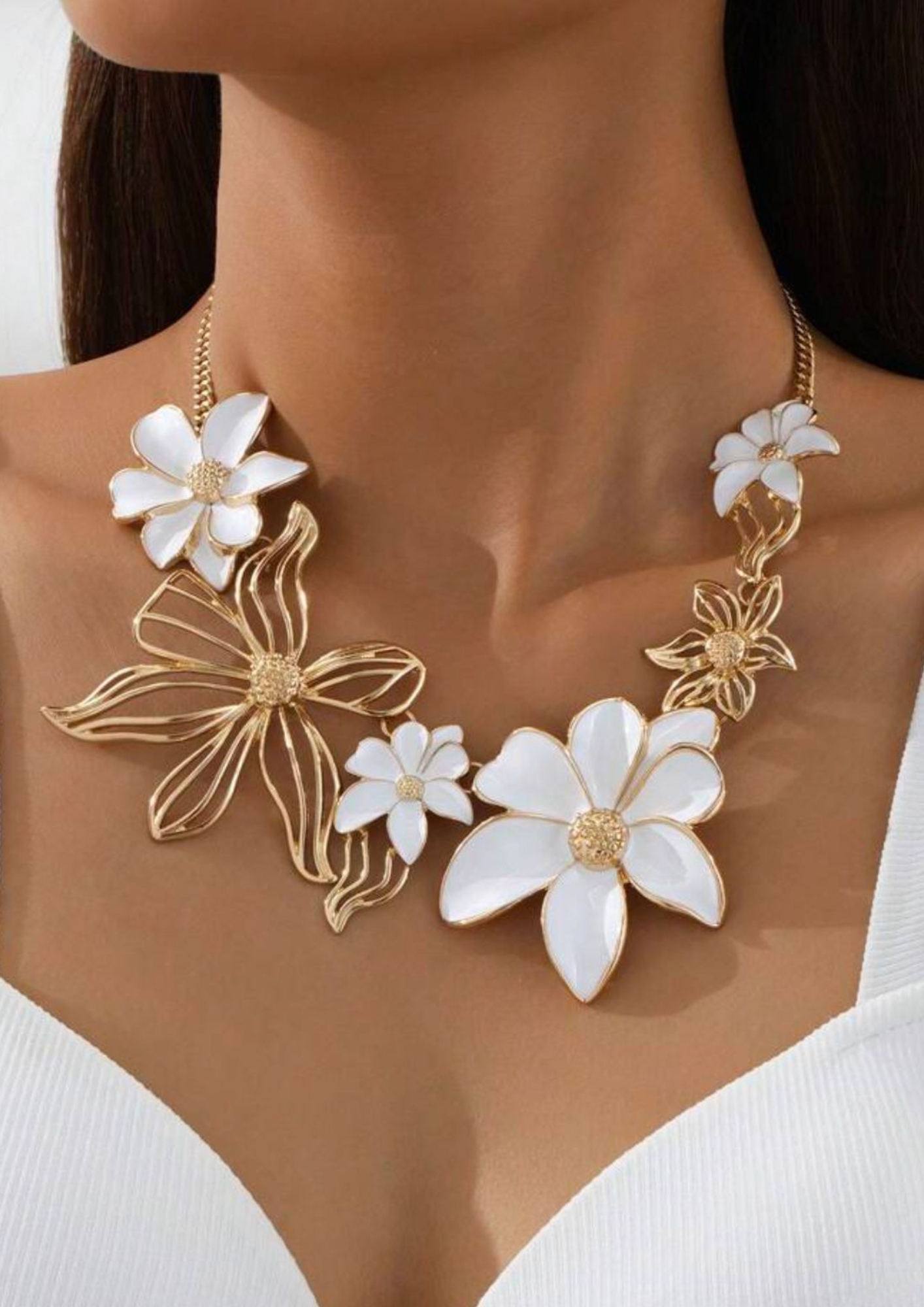 White Metal Flower Necklace