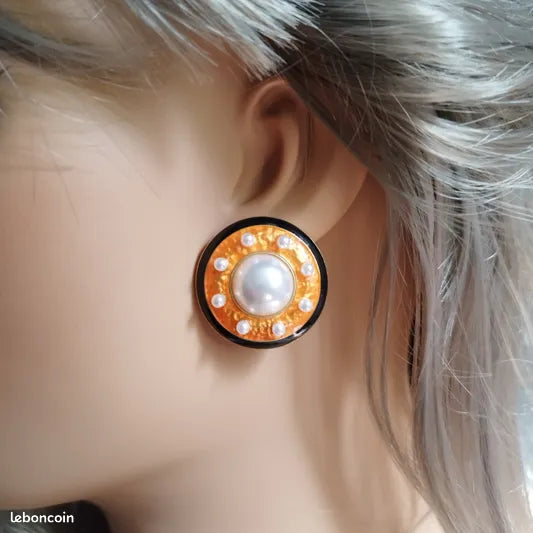 GlowNest Stud Earring