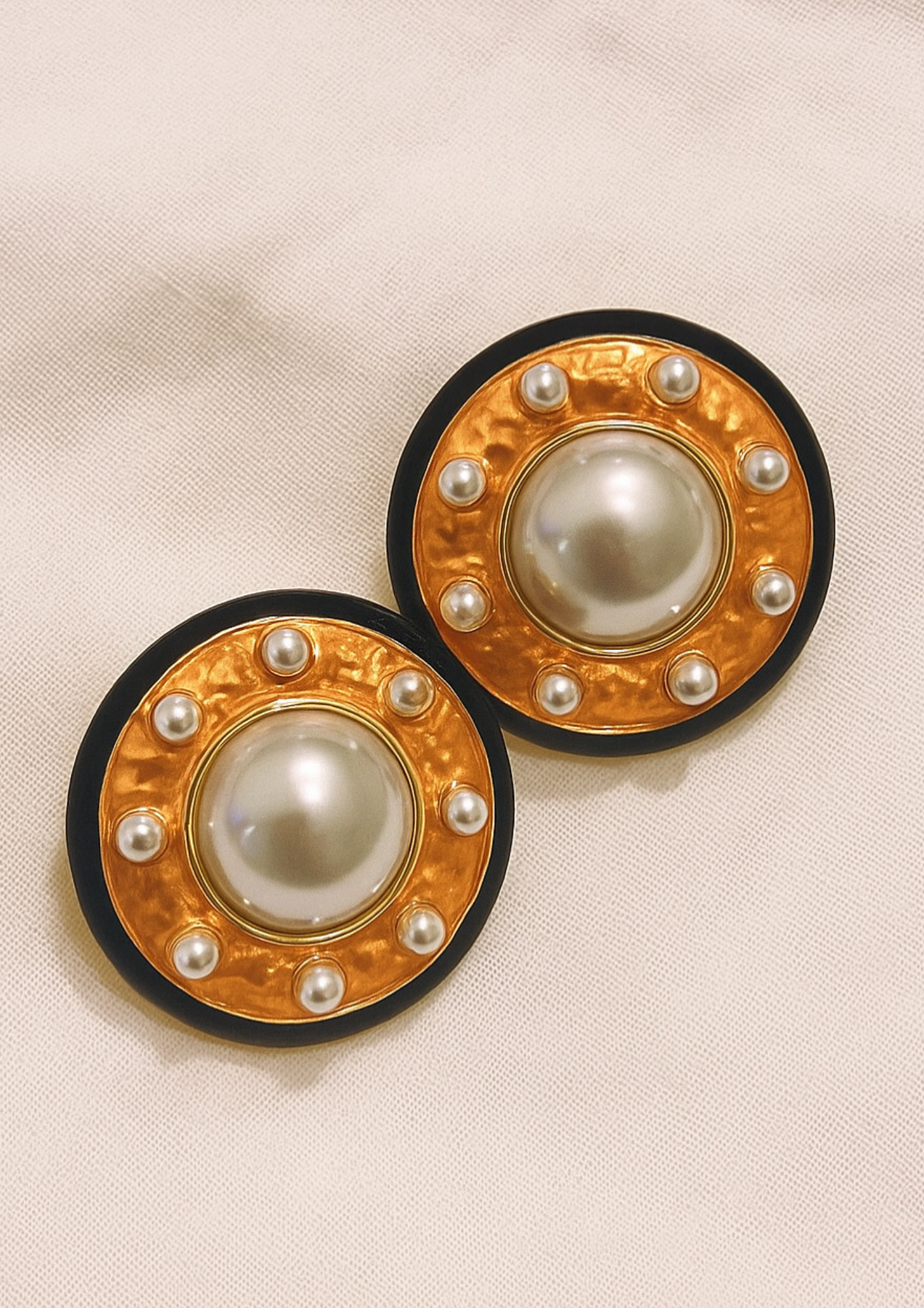 GlowNest Stud Earring