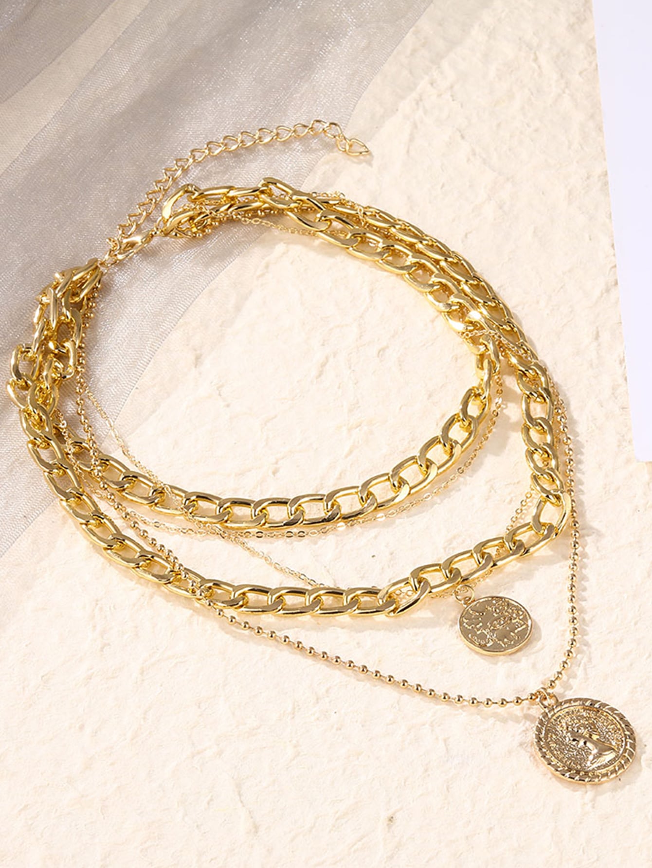 Round layered necklace